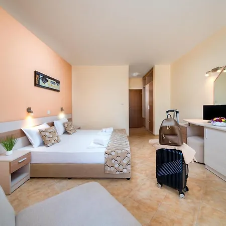 Aurelia Complex 3*
