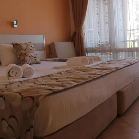 Aurelia Complex 3* רבדה