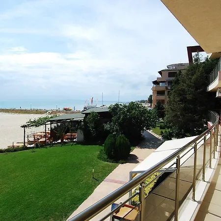 Aurelia Complex 3* רבדה