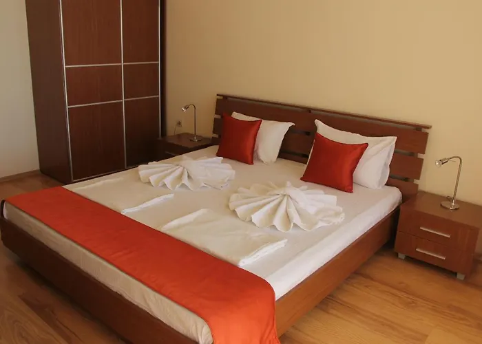 Aurelia Complex Ravda