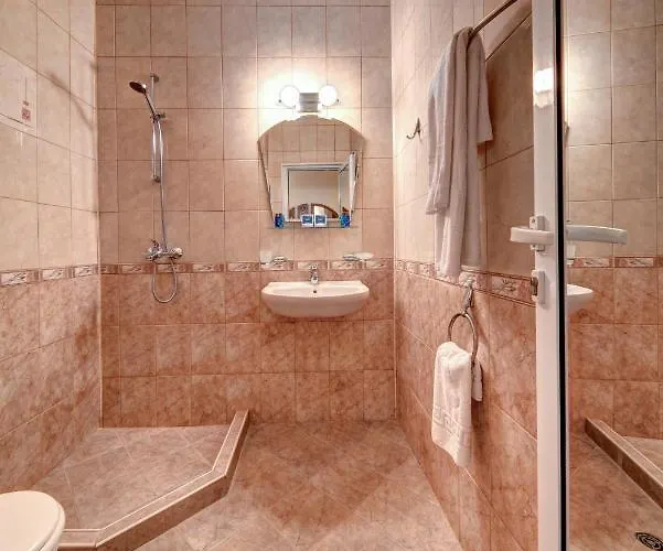 Aurelia Complex Равда